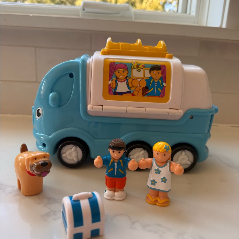 Wow kitty camper van - Blue and White Toy Truck with Figures